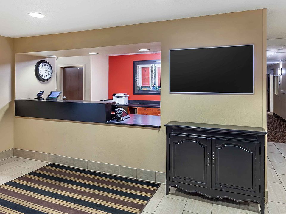 Lobby and Guest Check-in