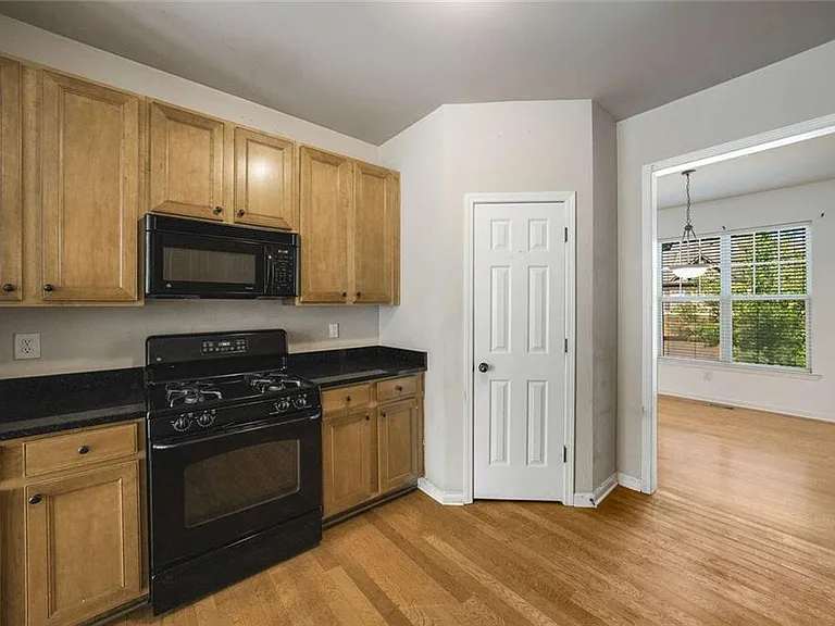 1798 Oakbrook Ln NW #8 — Photo 12