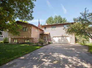 906 S Main St, Janesville, IA 50647