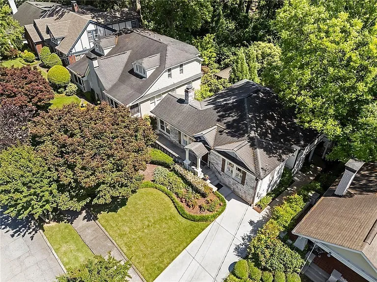 663 Yorkshire Rd NE — Photo 3