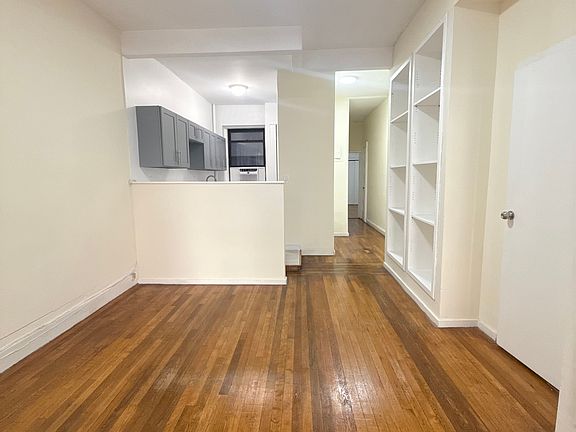 4th image of 10 W 93rd St APT 1A