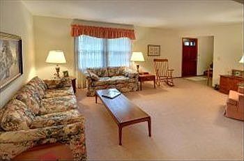 2nd image of 691 Lake Bluff Dr