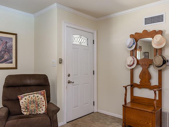 3rd image of 591 Jenny Dr