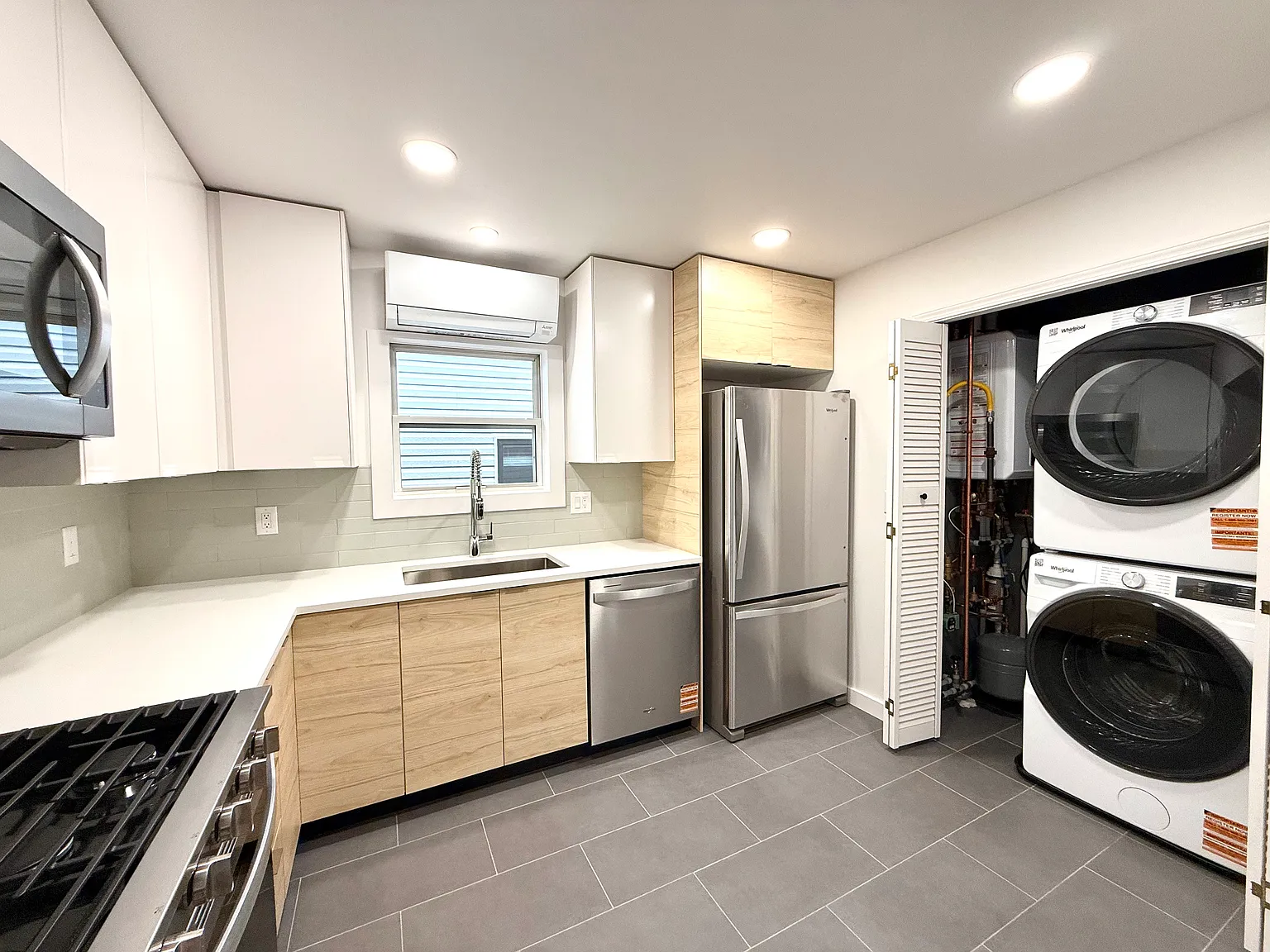 3 bed, 1100 sqft, $3,000 — Photo 1