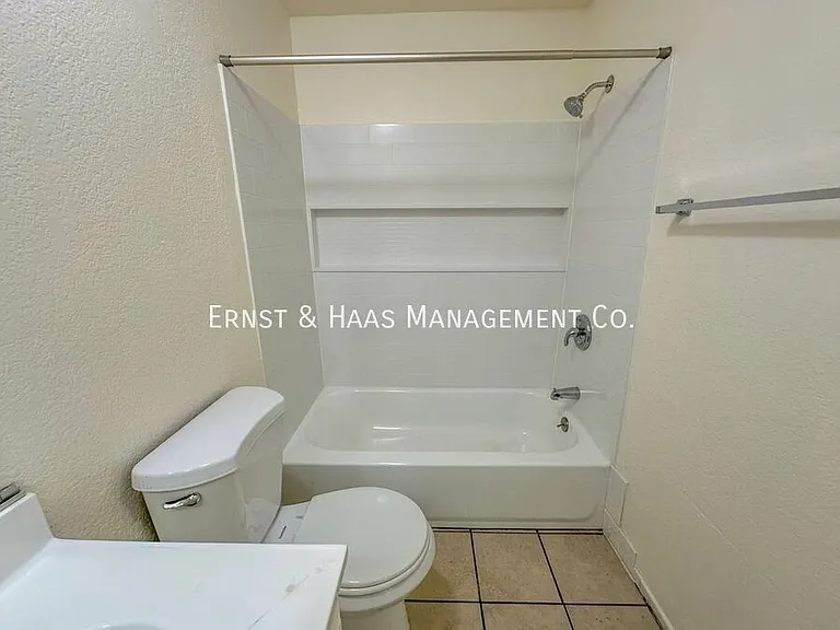 1080 Saint Louis Ave #204 — Photo 12
