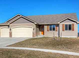 904 NE Rosewood Ct, Grimes, IA 50111