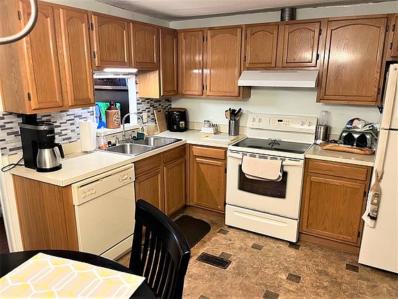 2nd image of 2209 Miramont Cir