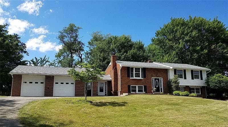1st image of 3001 Harcourt Dr