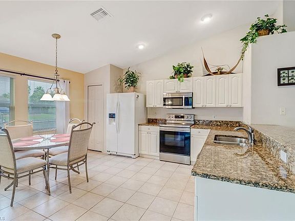5th image of 4116 SW 19th Pl