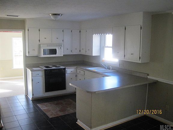 4th image of 2496 Birchdale Dr