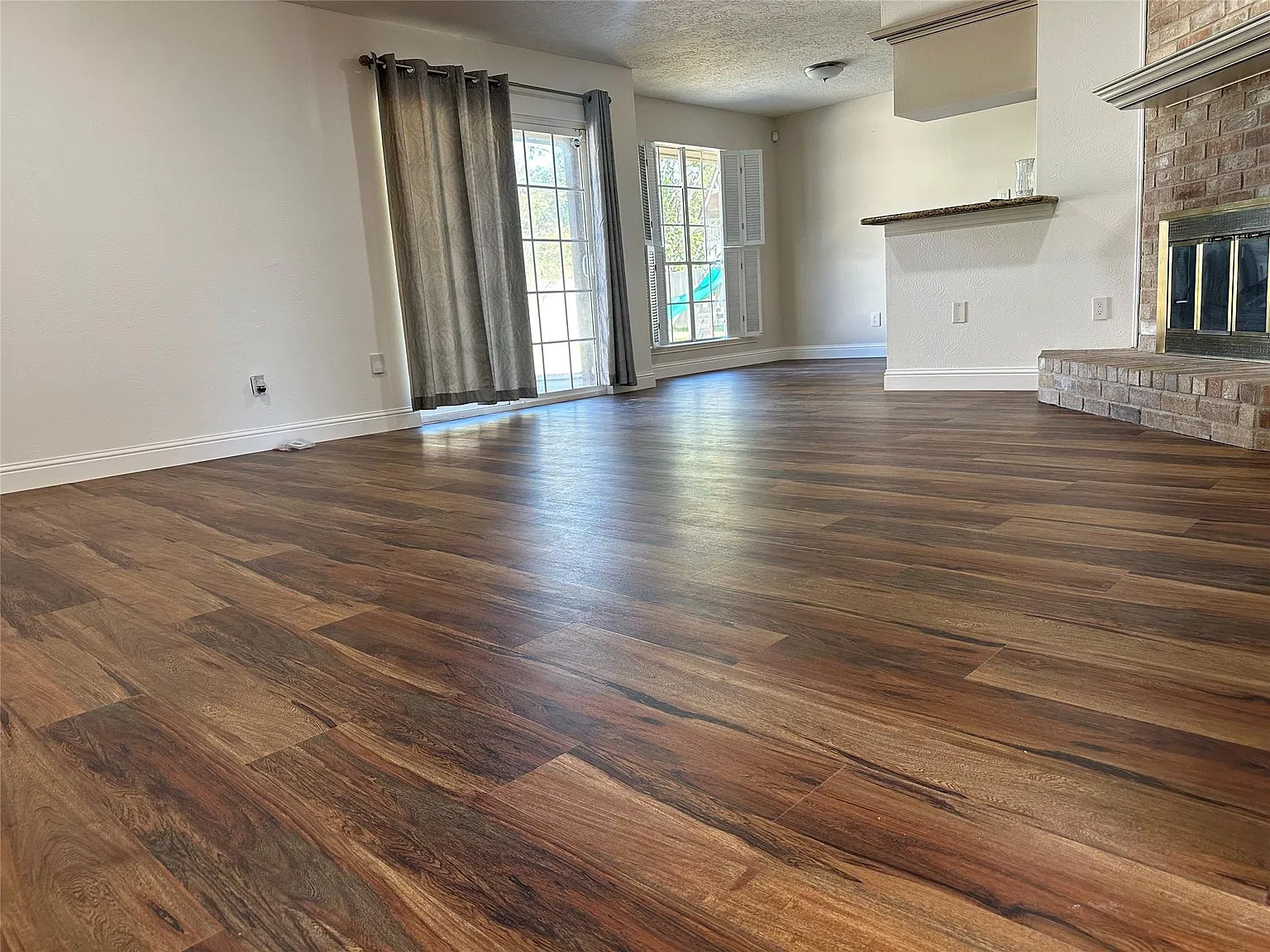 4 bed, 2.0 bath, 1934 sqft, $2,500 — Photo 2