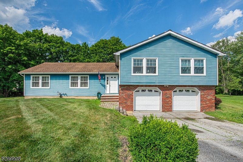1st image of 16 Willow Grove Ct