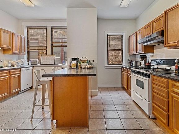 5th image of 1347 E Hyde Park Blvd Floor 3