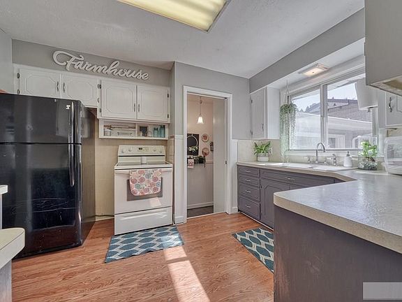 3rd image of 1095 Stanger Ave