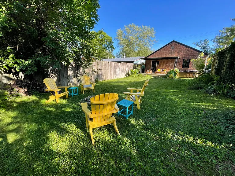 327 W Davis St — Photo 32
