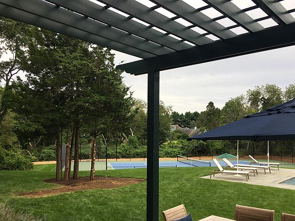 2nd image of 1470 Evergreen Ln