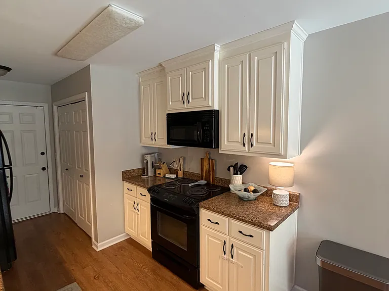 1316 Baywood Rd — Photo 5