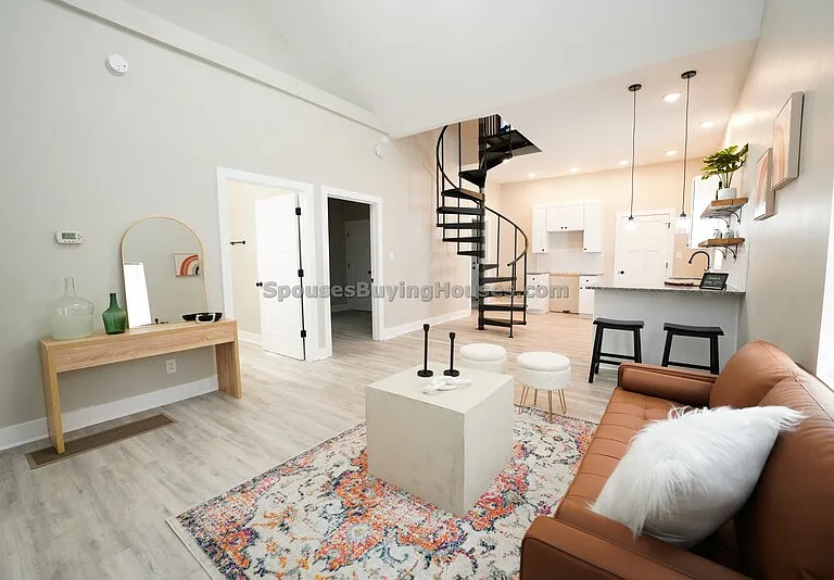 2105 Lexington Ave — Photo 3
