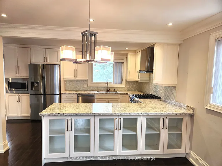 207 Bayview Fairways Dr — Photo 3