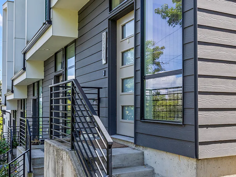 2327 E Denny Way — Photo 5