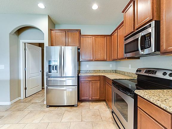 5th image of 3433 Summit Dr