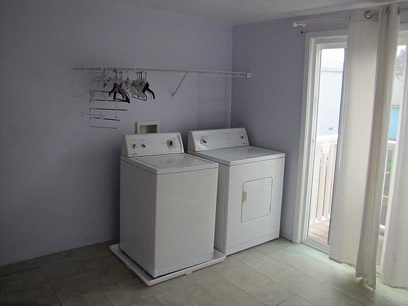 laundry/office (room is 11x11)