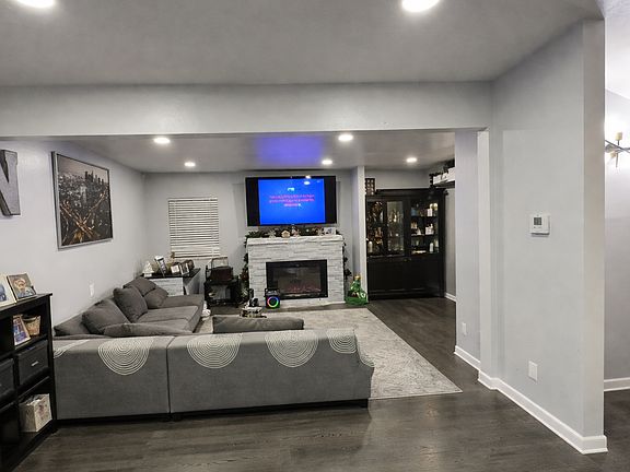3rd image of 1414 E Acacia Ave