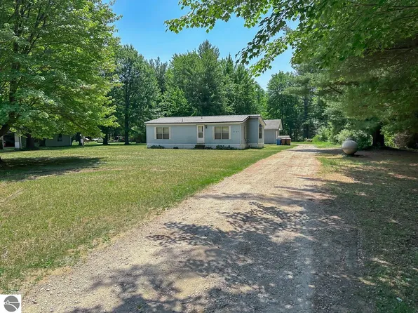 5195 W Fike Rd, Coleman, MI 48618