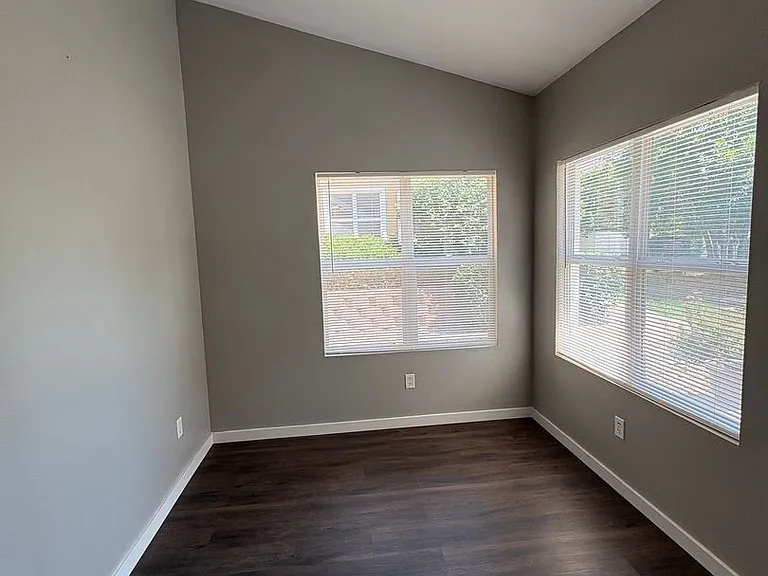 1002 Lucca Dr — Photo 9