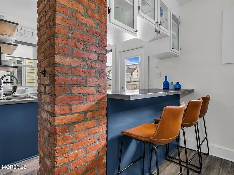 1208 Bond St — Photo 7
