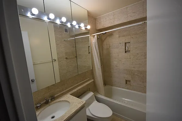 Rented by Luxury Habitat | media 26