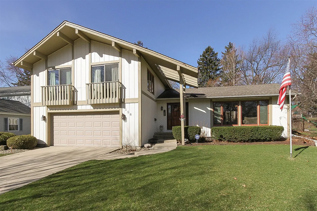 158 Williamsburg Dr photo 1