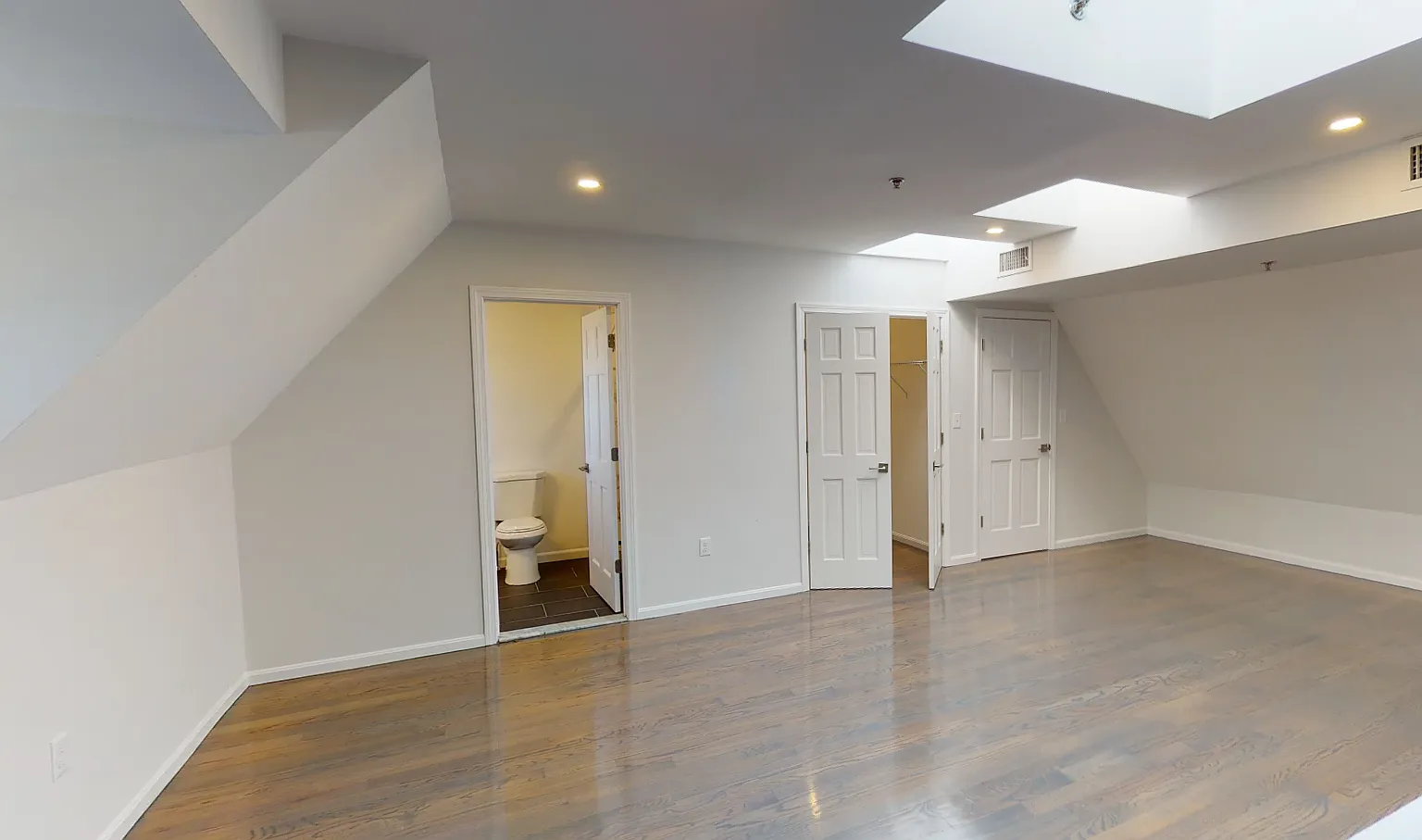 3 bed, 2250 sqft, $6,200 — Photo 3