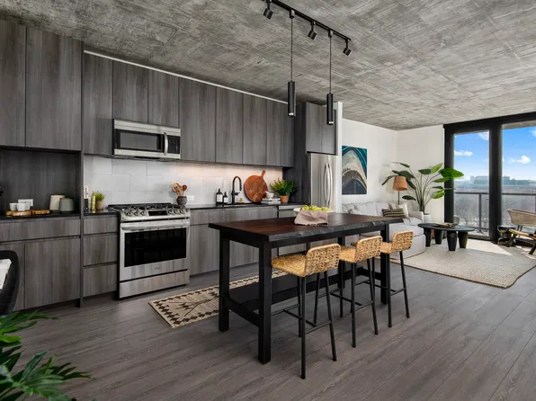 1371 W Randolph Dr #911, Chicago, IL 60607