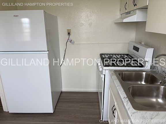 2nd image of 320 SW 15th St #320