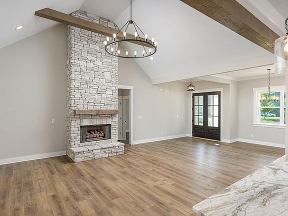 5th image of 214 Winding Glen Dr NW