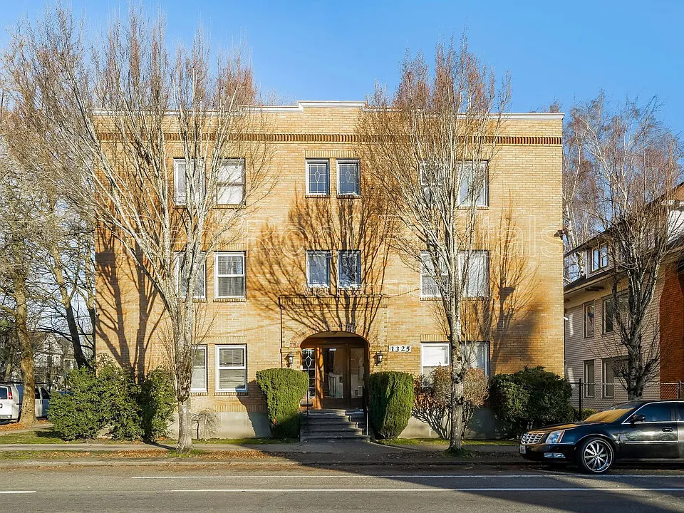 1325 6th Ave #4