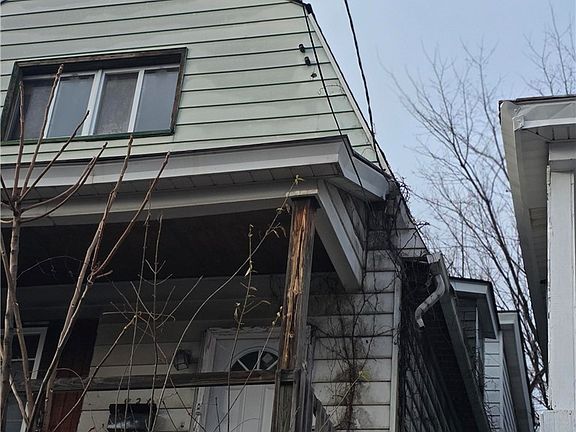 3rd image of 830 Frank St