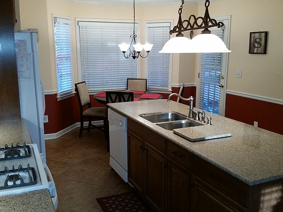 3rd image of 748 Jamie Way NE