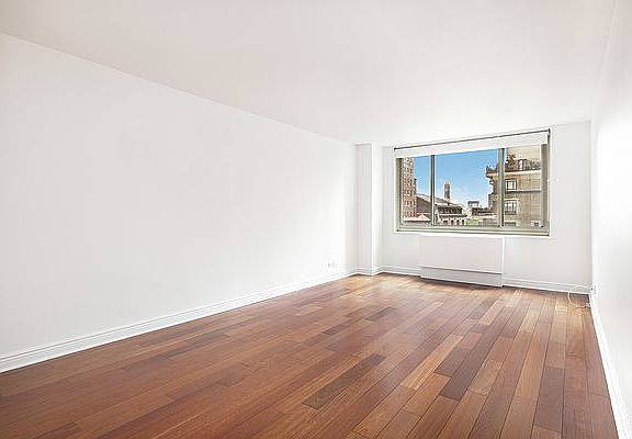3rd image of 30 W 63rd St APT 9R