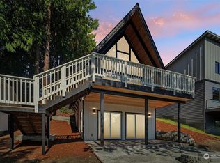 1827 Lake Dr, Camano Island, WA