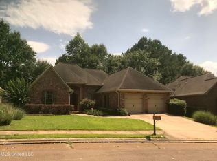 215 Rue Beau Chene Rd, Ridgeland, MS 39157