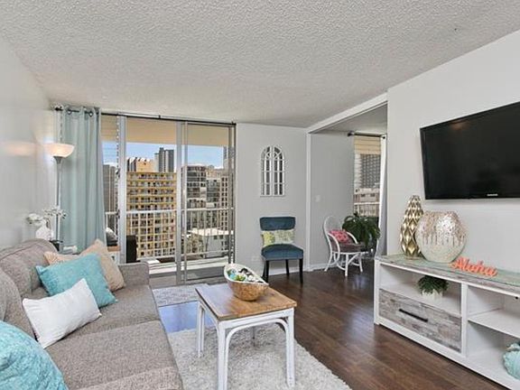 Living room with Free Cable TV