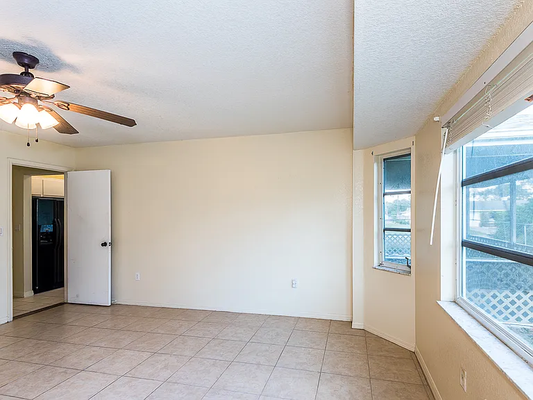 504 Vannell St — Photo 17