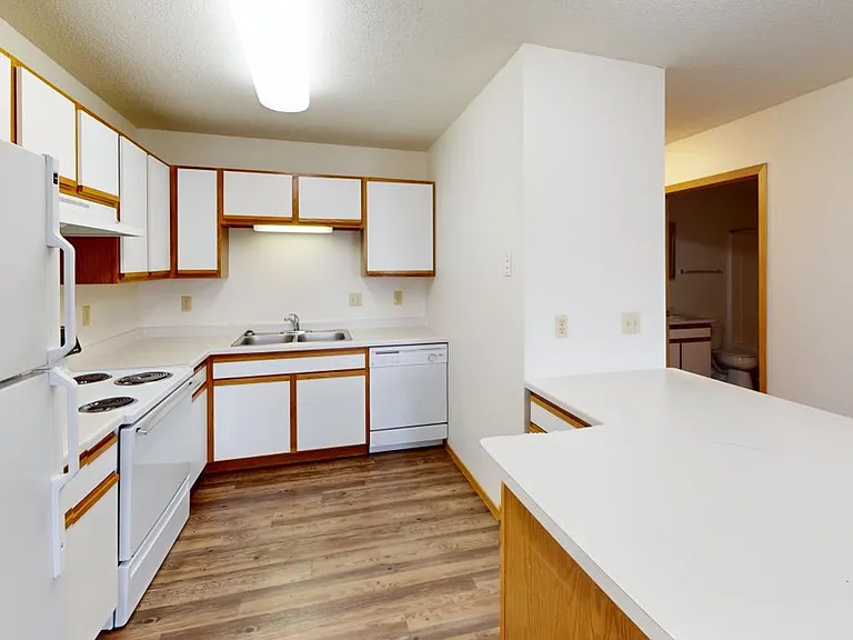 Dakota E & W Apartments — Photo 79