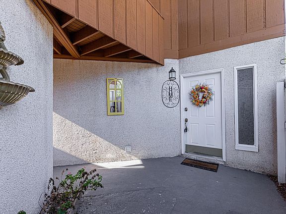 5th image of 10047 Romaine Cir N