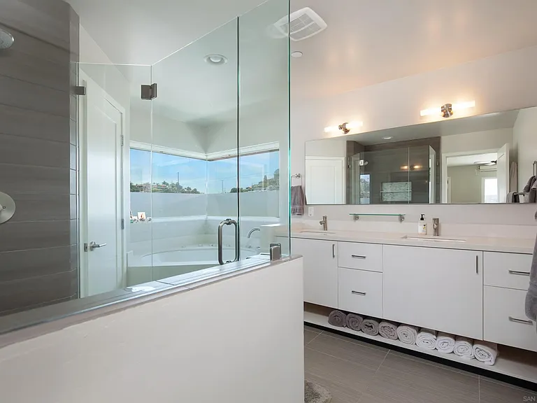 3047 Keats St — Photo 23