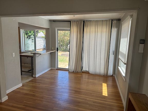 4th image of 755 NE Estes Ave