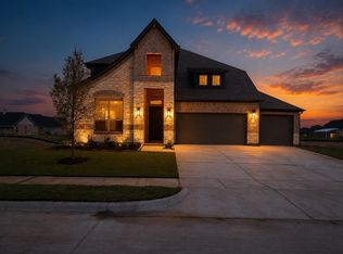 7011 Lilly Ln, Sanger, TX 76266