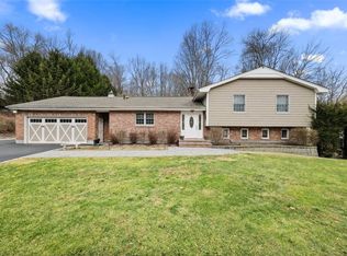 14 Upper Lake Rd, Mahopac, NY 10541